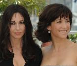 Monica Bellucci et Sophie Marceau magnifiques lors du photocall de  Ne te retourne pas , à Cannes, le 16 mai 2009