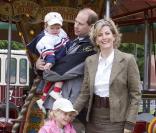 Sophie Rhys-Jones et le prince Edward avec leurs enfants Louise et James lors du Royal Windsor Horse Show, le 16 mai 2009