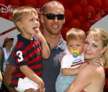Melissa Joan Hart avec son mari et leurs fils Mason et Brandon lors de l'avant-première de UP à Hollywood, le 16 mai 2009