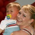 Melissa Joan Hart et le père d'Angelina Jolie sont de sortie en famille et... sont très Up !