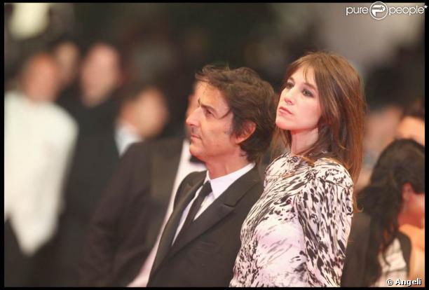 Charlotte Gainsbourg et Yvan Attal arrivent pour la projection d' Antichrist  au palais des festivals de Cannes