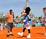 Gaël Monfils a joué contre Mickey et Stanislas Wawrinka à Disneyland Resort Paris