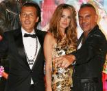 Christian Audigier pose aux cotés de sa femme Ira et de son ami Jean Roch 