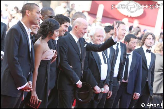 Jacques Audiard (centre) et l'équipe de son film Un prophète lors du 62e Festival de Cannes