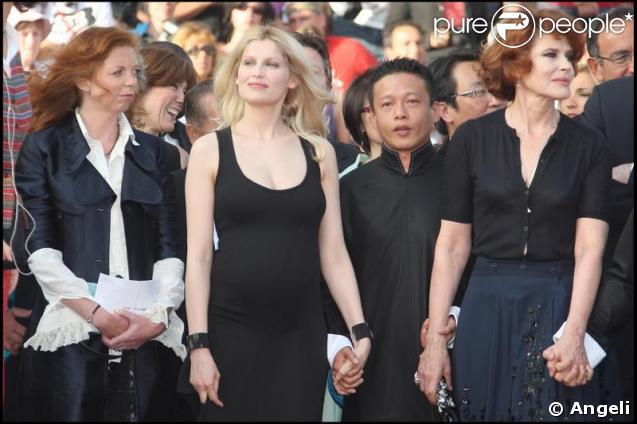 Laetitia Casta, Kang Sheng Lee et Fanny Ardant lors de la montée des marches précédant la projection de Visage le 23 mai 2009 durant le 62e Festival de Cannes