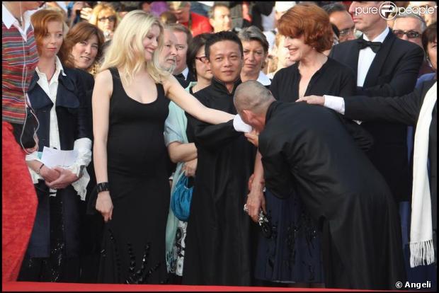 Laetitia Casta, Kang Sheng Lee, Fanny Ardant, Tsai Ming Liang et Jean-Pierre Léaud lors de la montée des marches précédant la projection de Visage le 23 mai 2009 durant le 62e Festival de Cannes