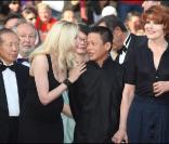 Laetitia Casta, Kang Sheng Lee et Fanny Ardant  lors de la montée des marches précédant la projection de Visage le 23 mai 2009 durant le 62e Festival de Cannes