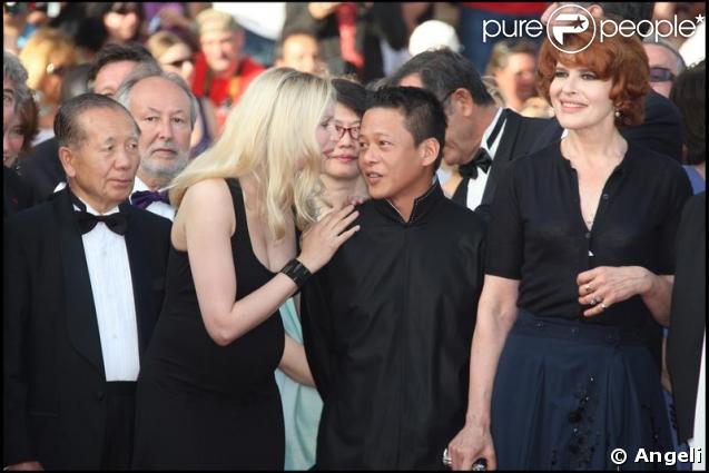 Laetitia Casta, Kang Sheng Lee et Fanny Ardant  lors de la montée des marches précédant la projection de Visage le 23 mai 2009 durant le 62e Festival de Cannes