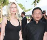 Laetitia Casta et Kang Sheng Lee lors de la montée des marches précédant la projection de Visage le 23 mai 2009 durant le 62e Festival de Cannes