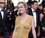 Sandrine Bonnaire lors de la montée des marches précédant la projection de Visage le 23 mai 2009 durant le 62e Festival de Cannes