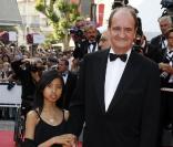 Pierre Lescure et sa fille adoptive lors de la montée des marches précédant la projection de Visage le 23 mai 2009 durant le 62e Festival de Cannes