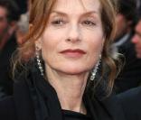 Isabelle Huppert, superbe avec des bijoux Chopard, lors de la montée des marches, à Cannes, en mai 2009 !