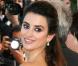 Penélope Cruz, superbe avec des bijoux Chopard, lors de la montée des marches, à Cannes, en mai 2009 !