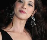 Asia Argento, superbe avec des bijoux Chopard, lors de la montée des marches, à Cannes, en mai 2009 !