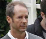 A voir leurs têtes, ce n'est pas dans la poche pour le promoteur