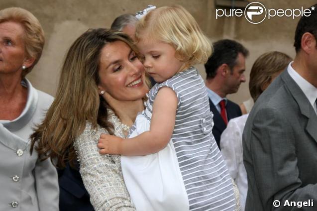 Letizia d'Espagne et Sofia à la communion de Juan et Pablo, enfants de Cristina d'Espagne. 23/05/09
