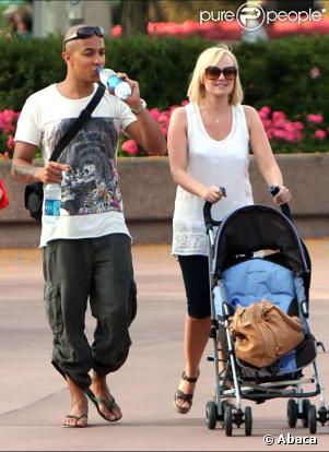Emma Bunton, son boyfriend Jade Jones et leur fils Beau Lee prenent du bon temps à Orlando