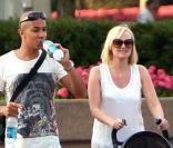 Emma Bunton, son boyfriend Jade Jones et leur fils Beau Lee prenent du bon temps à Orlando
