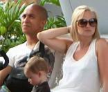 Emma Bunton, son boyfriend Jade Jones et leur fils Beau Lee prenent du bon temps à Orlando
