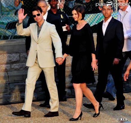 Tom Cruise et Katie Holmes, accompagnés de Connor, quittent le concert du Memorial Day. 24/05/09
