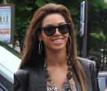 Beyoncé est de plus en plus lookée. Toujours aussi resplendissante, elle n'arrête plus de suivre les tendances ! Et pour son séjour à Paris, elle a opté pour des boots zippées. Dans la capitale de la mode, c'est la moindre des choses. Un look au top