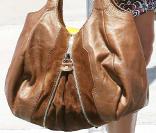 Le sac de Fergie est vraiment original. Ce look ethnique marque un zéro défaut. A copier de toute urgence ! 