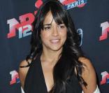 Michelle Rodriguez, ravissante à la soirée NRJ 12 ! Une combi décolletée et un rien vous rend plus féminine ! 