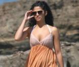 Camilla Alves en mode hippie-chic sur une plage de Malibu, le 23 mai 