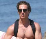 Matthew McConaughey sur la plage de Malibu le 23 mai 