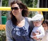 Minnie Driver et son fils Henry, âgé de 8 mois, dans un parc de Malibu, le 23 mai