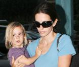Coco, âgée de 5 ans, est la petite princesse blonde de sa maman Courteney Cox. Enfant unique, elle est une petite fille sage et très affectueuse mais qui sait se transformer en véritable chipie. 