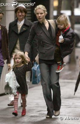 Actrice engagée, Gwyneth Paltrow veille comme une louve sur ses enfants, Apple (5 ans) et Moses (3 ans), qu'elle a eus avec Chris Martin, le chanteur du groupe Coldplay.