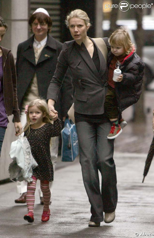 Actrice engagée, Gwyneth Paltrow veille comme une louve sur ses enfants, Apple (5 ans) et Moses (3 ans), qu'elle a eus avec Chris Martin, le chanteur du groupe Coldplay. 