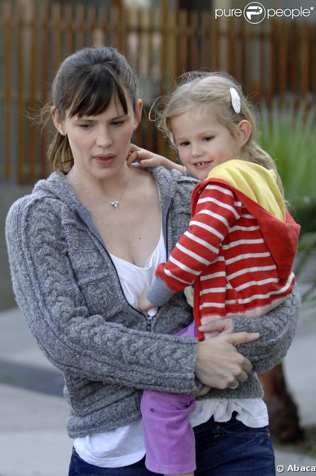 Ne vous fiez pas à ses airs angéliques, Violet Affleck est une vraie chipie ! L'adorable petite fille qui fêtera ses 4 ans à la fin de l'année, aura bientôt une sérieuse concurrente en la personne de sa petite soeur Seraphina, née le 6 jenvier 2009.<