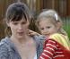 Ne vous fiez pas à ses airs angéliques, Violet Affleck est une vraie chipie ! L'adorable petite fille qui fêtera ses 4 ans à la fin de l'année, aura bientôt une sérieuse concurrente en la personne de sa petite soeur Seraphina, née le 6 jenvier 2009.<
