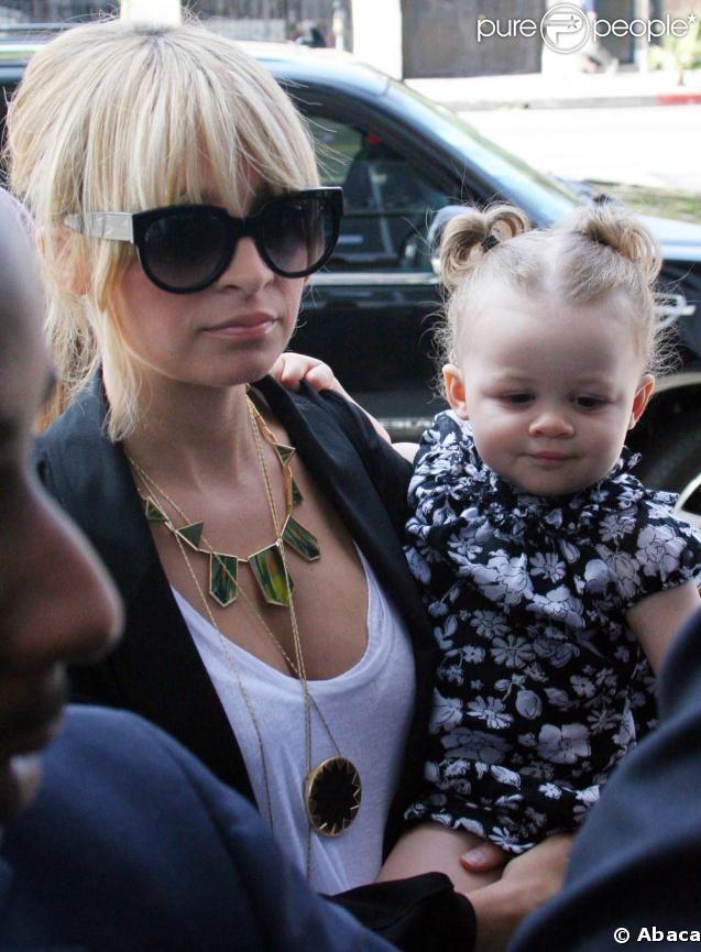 Autrefois fêtarde, Nicole Richie a bien changé depuis la naissance de Harlow en janvier 2008. La petite fille est devenue sa raison de vivre et sera bientôt rejointe par un petit frère ou une petite soeur. 