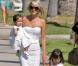 Laeticia Hallyday est aujourd'hui l'heureuse maman de deux petites princesses d'origine vietnamienne : Jade, née le 3 août 2004 et Joy, née le 27 juillet 2008.