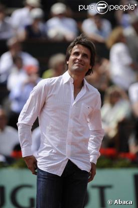 Fabrice Santoro a célébré sa retraite sportive en plein coeur de Roland-Garros, tournoi dont il détient le record de participations (20).