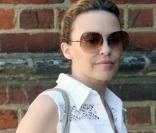 Kylie Minogue à Londres, radieuse comme un soleil !