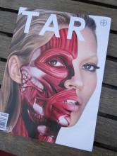 Kate Moss en couverture du magazine d'art Tar