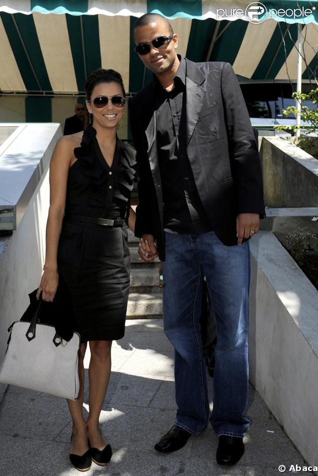 Eva Longoria et Tony Parker sont rentrés de Saint Tropez pour assister au match qui opposait Roger Federer à Juan Martin Del Potro à Roland-Garros, le 5 juin 2009