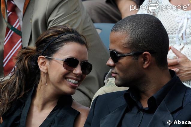 Eva Longoria et Tony Parker sont rentrés de Saint Tropez pour assister au match qui opposait Roger Federer à Juan Martin Del Potro à Roland-Garros, le 5 juin 2009