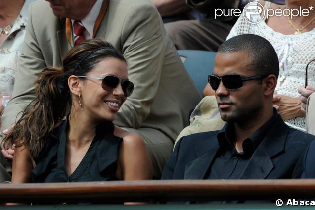 Eva Longoria et Tony Parker sont rentrés de Saint Tropez pour assister au match qui opposait Roger Federer à Juan Martin Del Potro à Roland-Garros, le 5 juin 2009
