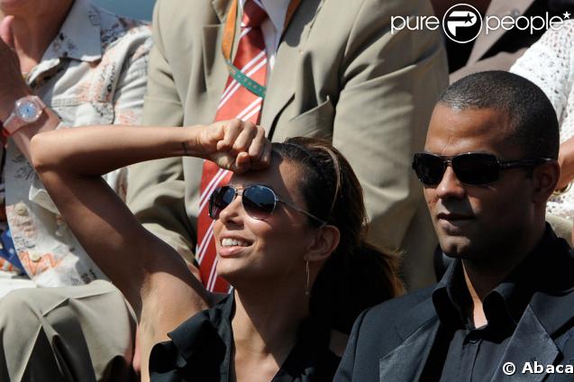 Eva Longoria et Tony Parker sont rentrés de Saint Tropez pour assister au match qui opposait Roger Federer à Juan Martin Del Potro à Roland-Garros, le 5 juin 2009