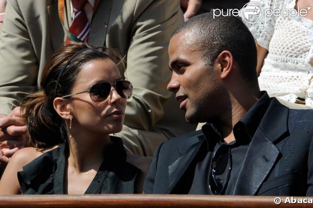 Eva Longoria et Tony Parker sont rentrés de Saint Tropez pour assister au match qui opposait Roger Federer à Juan Martin Del Potro à Roland-Garros, le 5 juin 2009