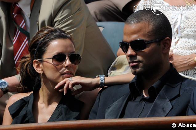 Eva Longoria et Tony Parker sont rentrés de Saint Tropez pour assister au match qui opposait Roger Federer à Juan Martin Del Potro à Roland-Garros, le 5 juin 2009