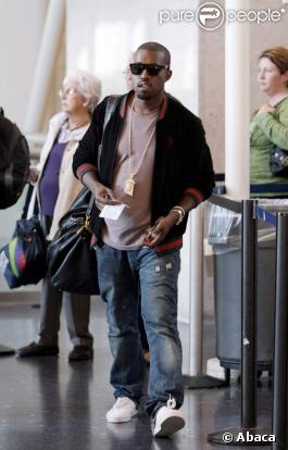 Kanye West à l'aéroport de Los Angeles, le 6 juin 2009