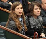 Zabou Breitman et sa fille à Roland-Garros, le 6 juin 2009 pour la finale femmes opposant les russes Svetlana Kuznetsova et Dinara Safina.