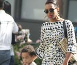 Solange Knowles et son fils Daniel, Jules Smith Jr. se promènent à Hollywood le 7 juin 2009