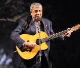 Enrico Macias revient sur scène